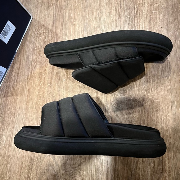 Alias Mae Women’s Clove Black Puffer Quilted Slide Sandals with box - Picture 9 of 12